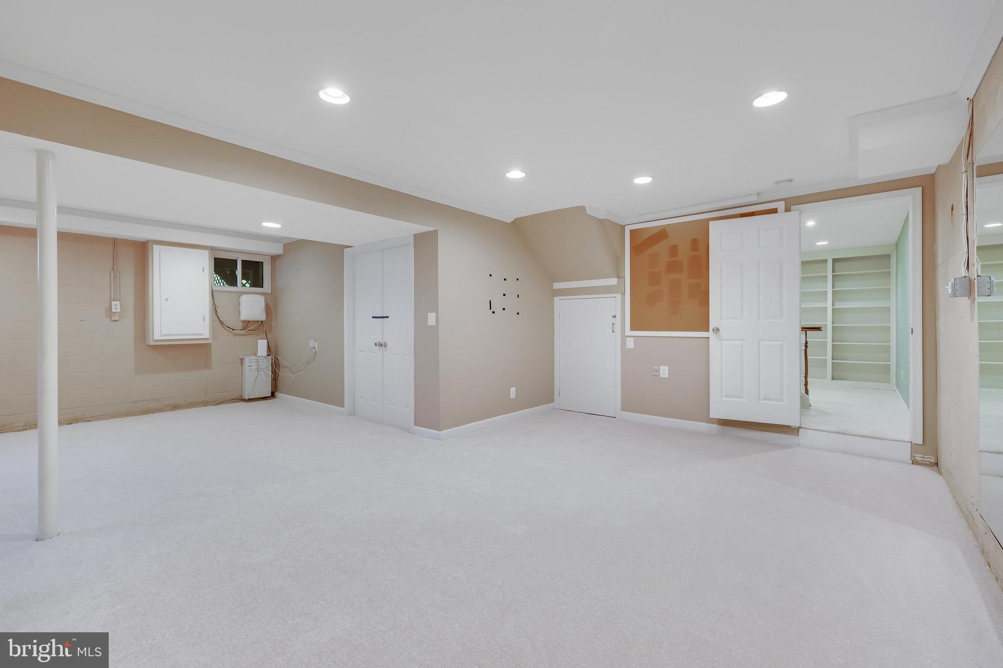 3239 Betsy Ln
