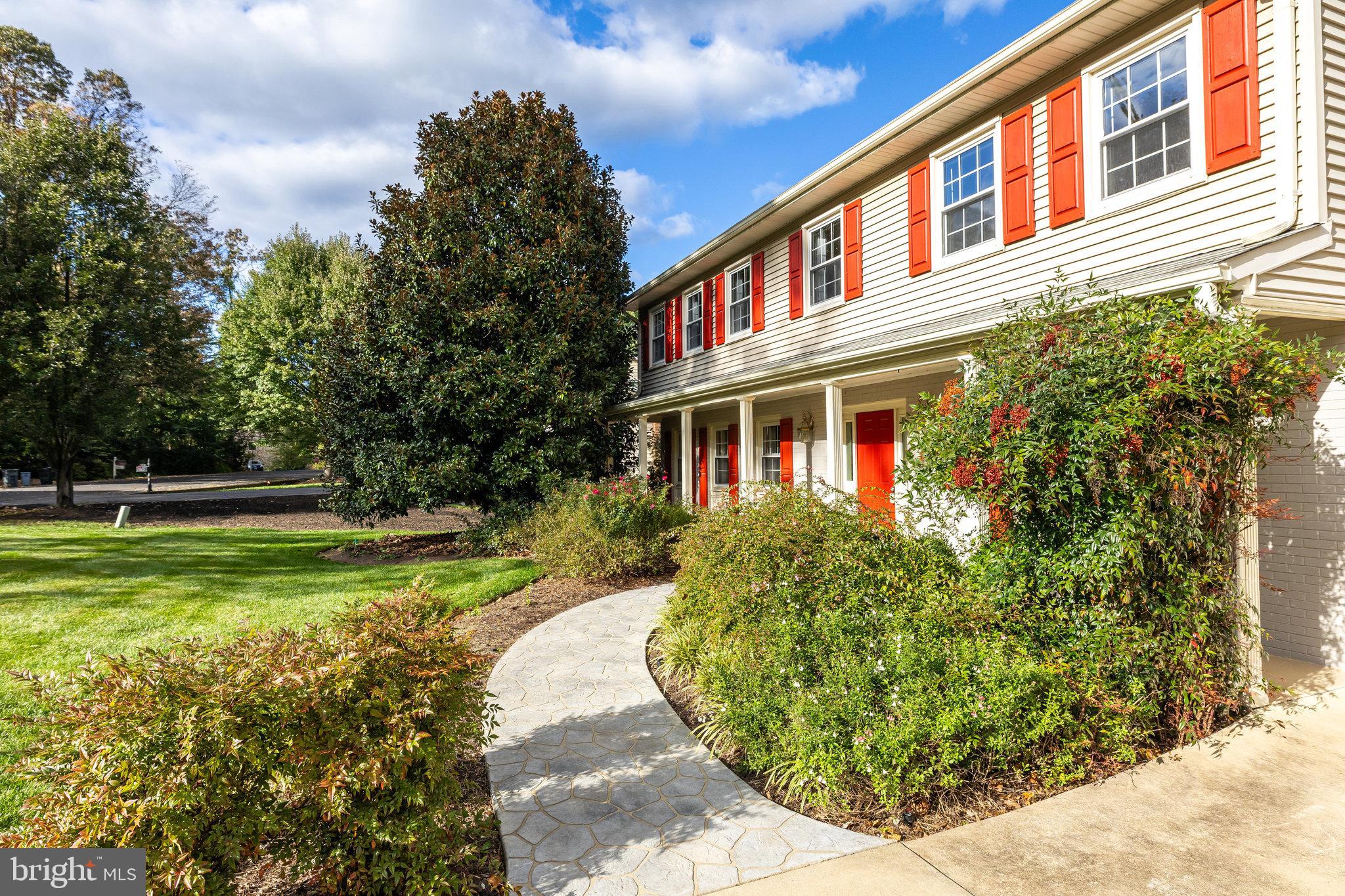 3239 Betsy Ln
