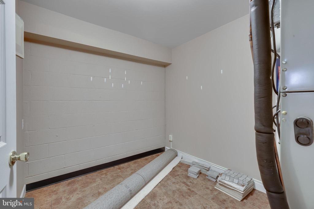 3239 Betsy Ln