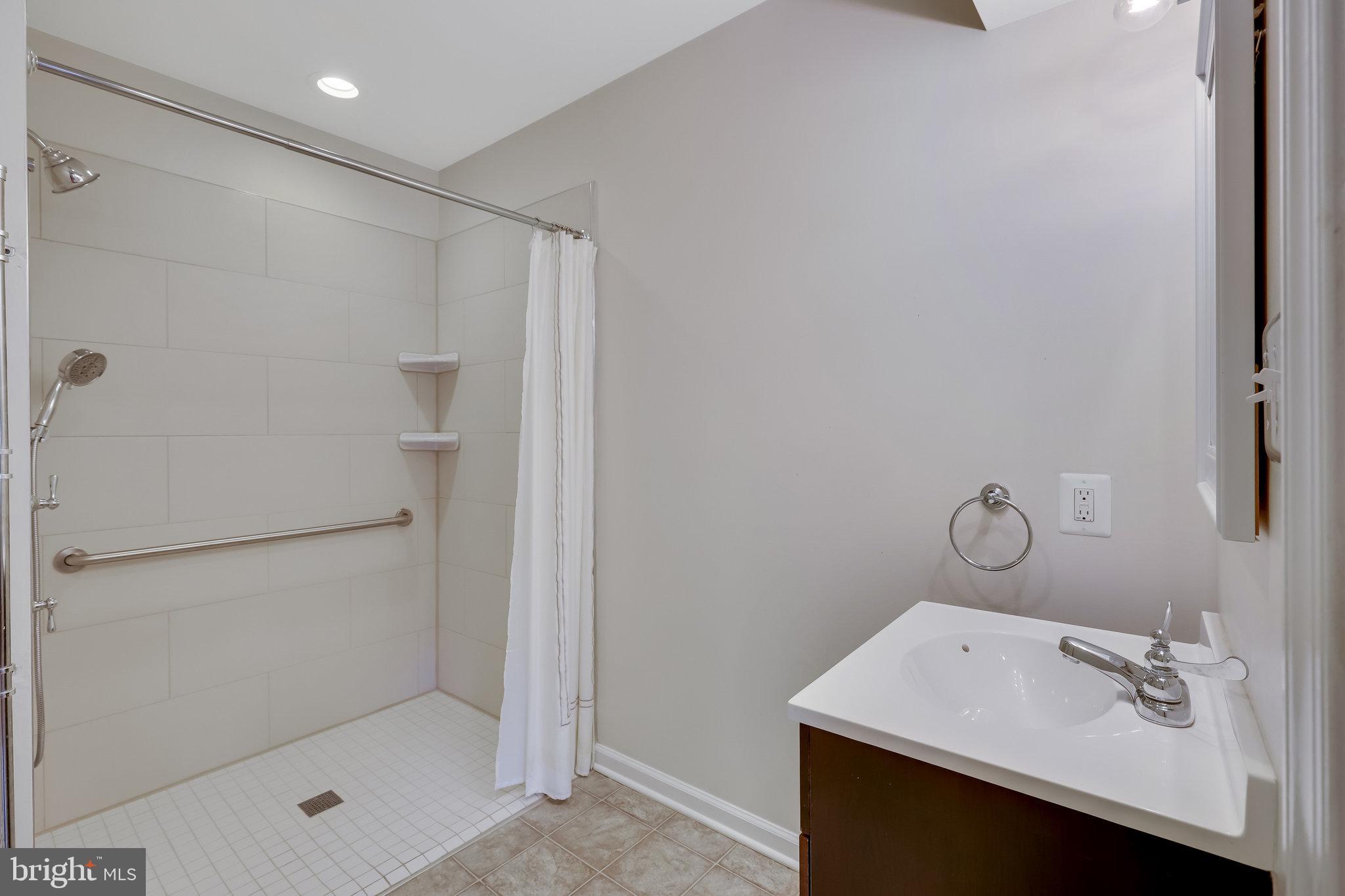 3239 Betsy Ln