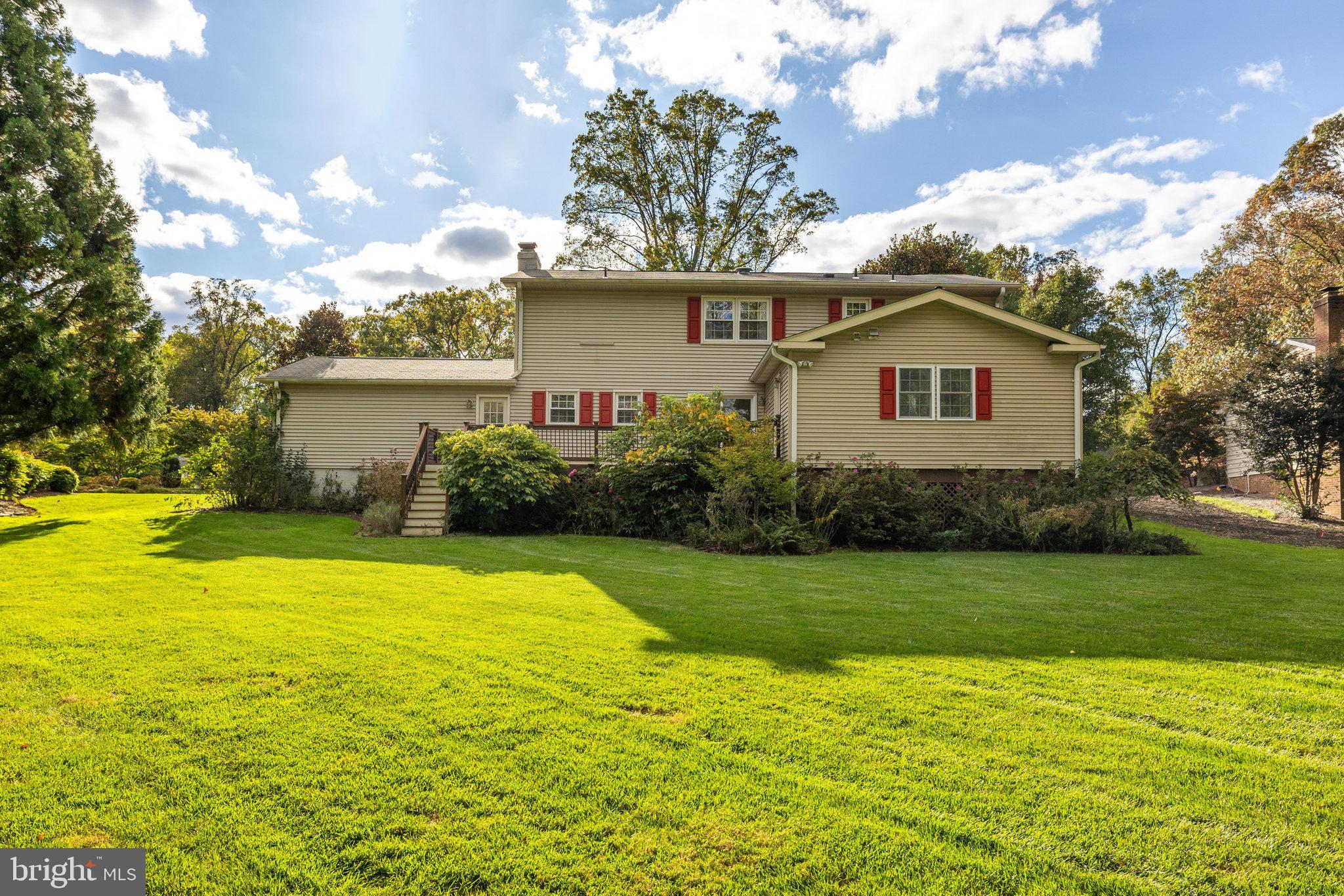 3239 Betsy Ln