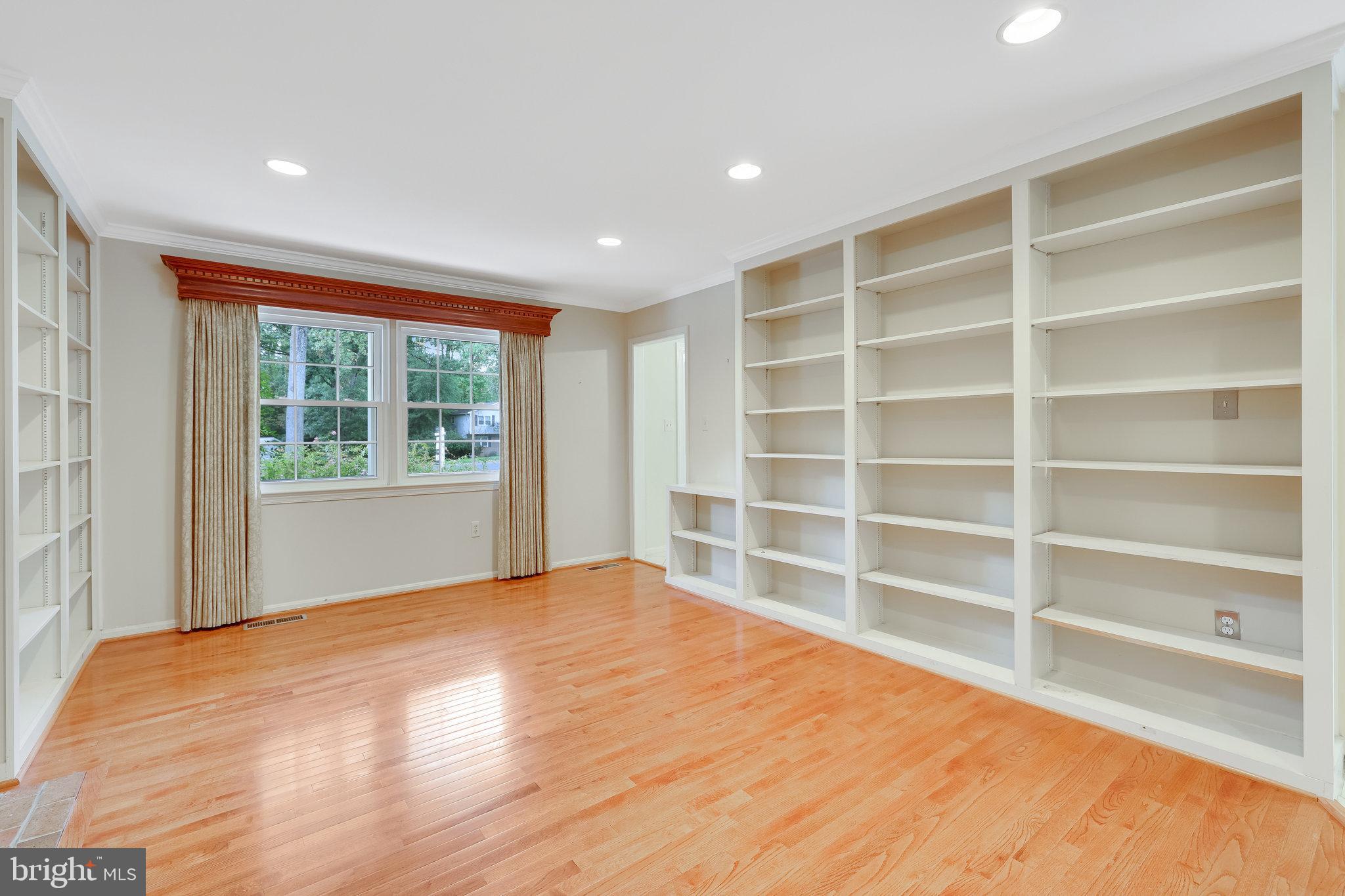 3239 Betsy Ln