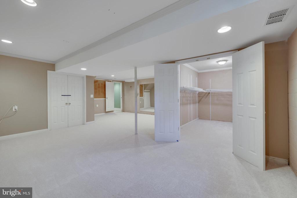 3239 Betsy Ln