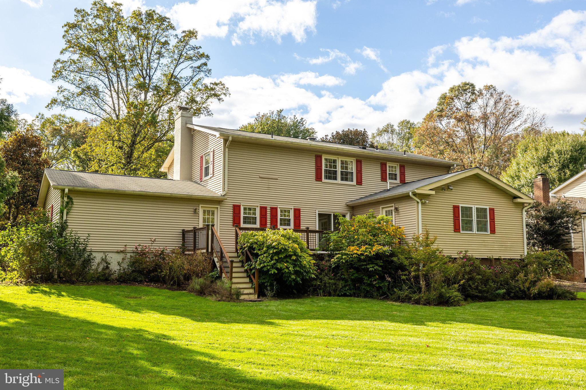3239 Betsy Ln