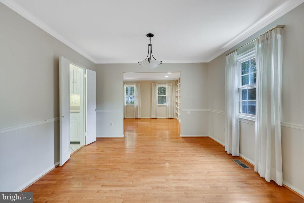 3239 Betsy Ln