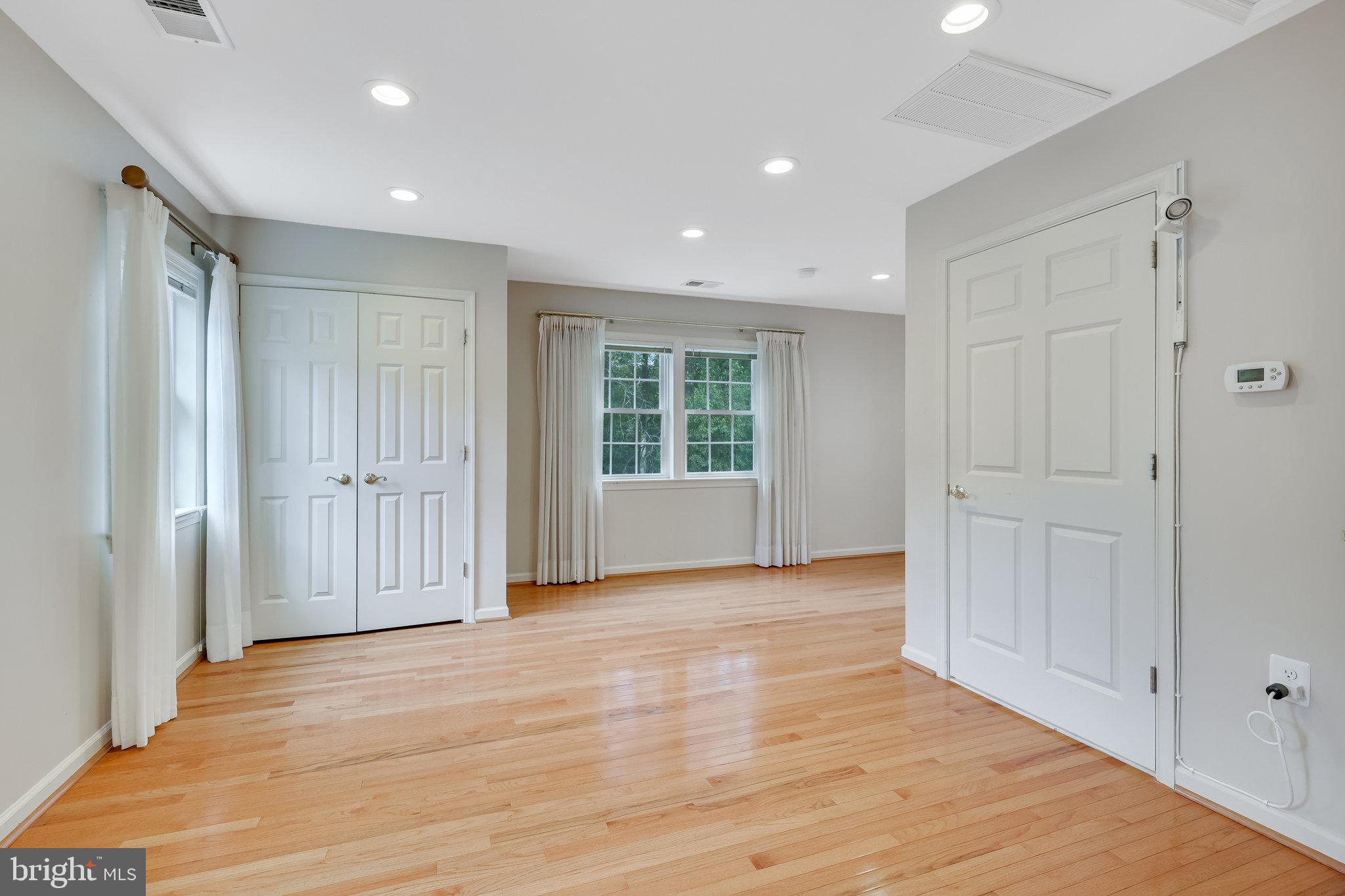 3239 Betsy Ln