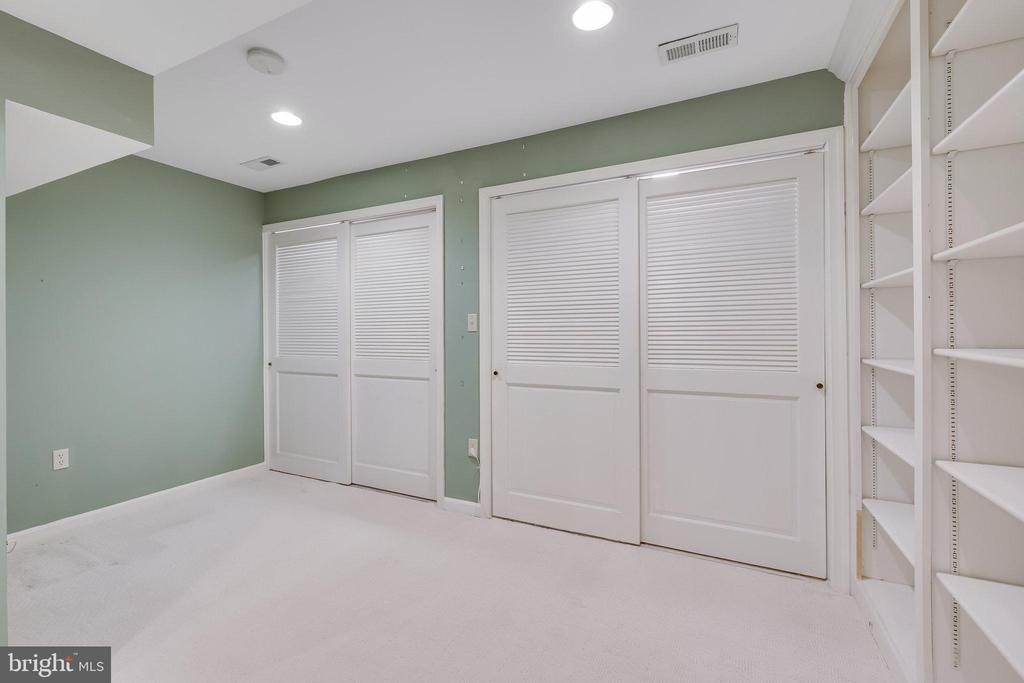 3239 Betsy Ln