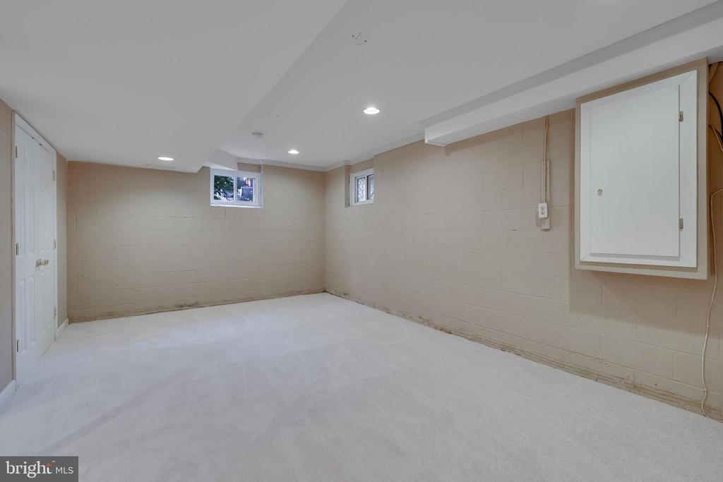 3239 Betsy Ln