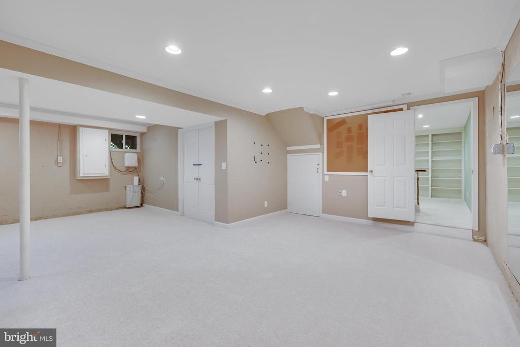 3239 Betsy Ln