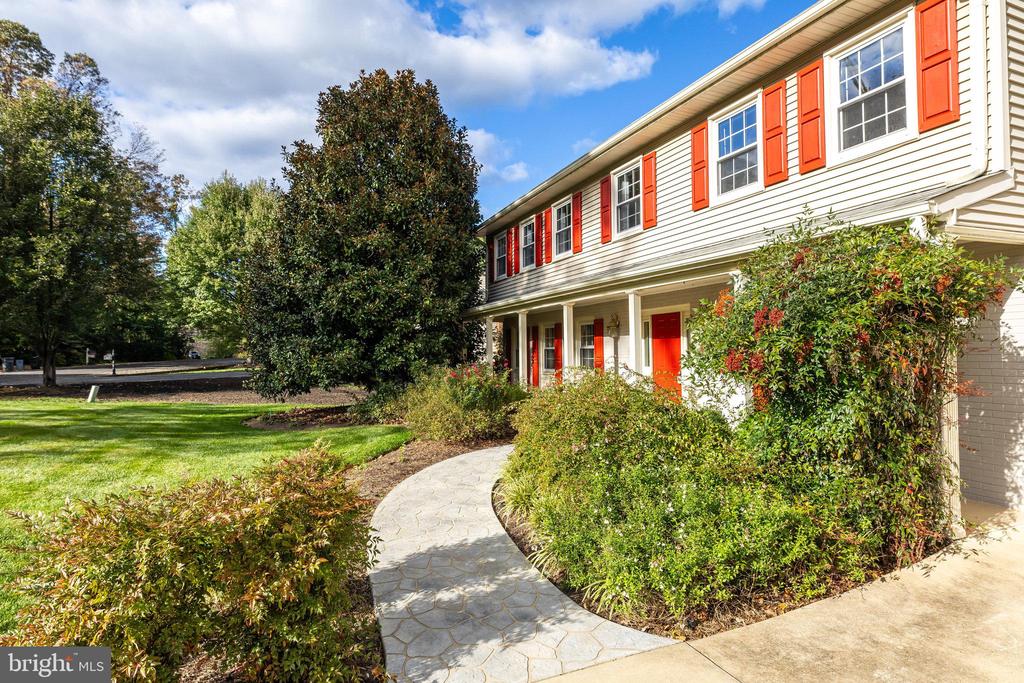 3239 Betsy Ln