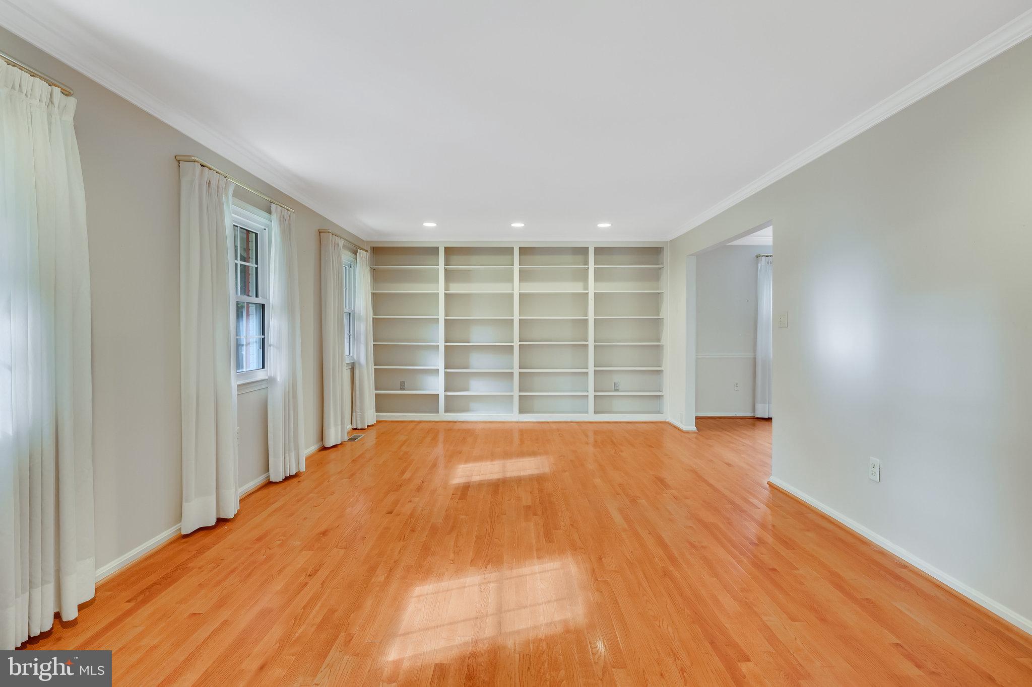 3239 Betsy Ln