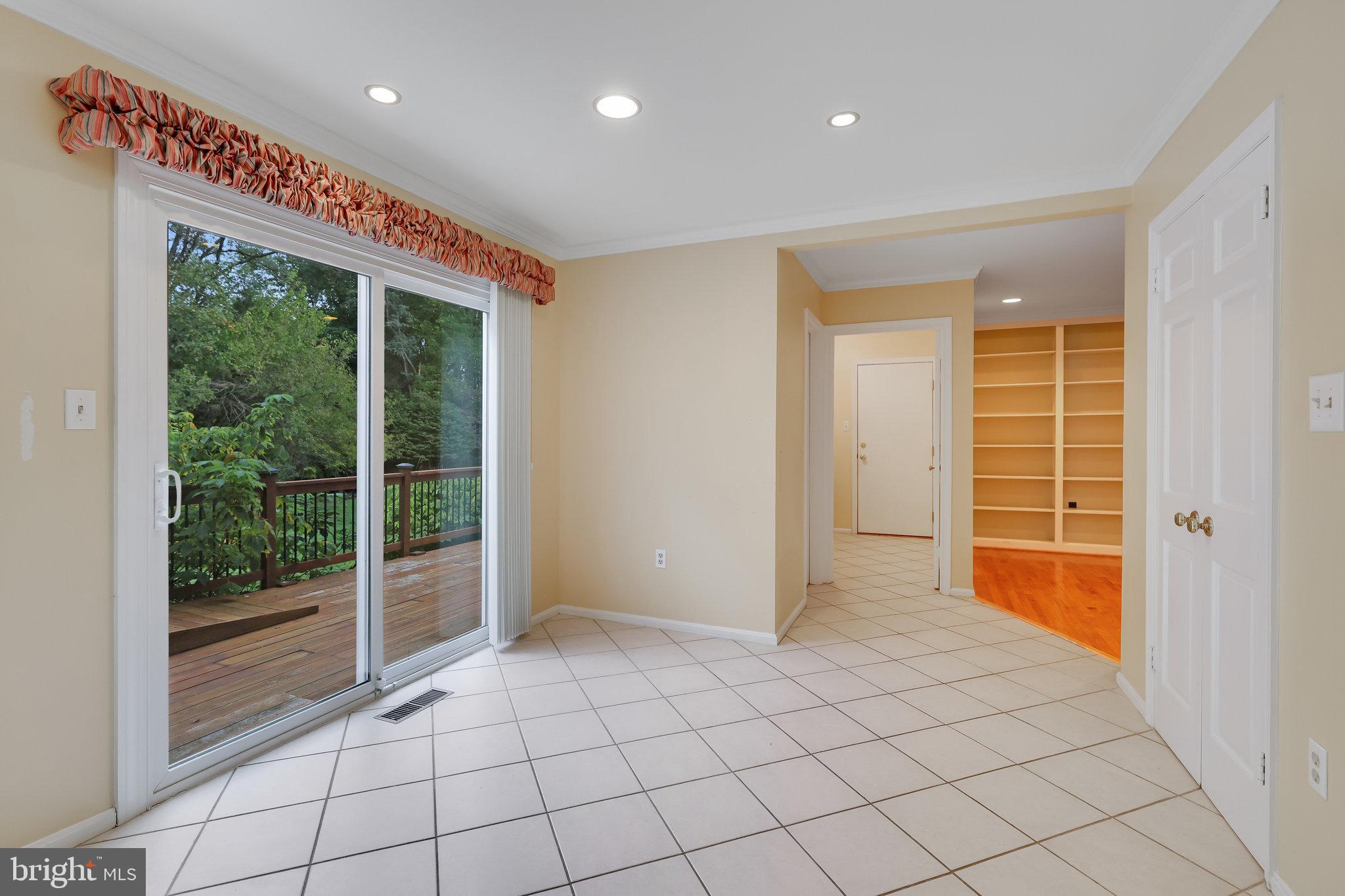 3239 Betsy Ln