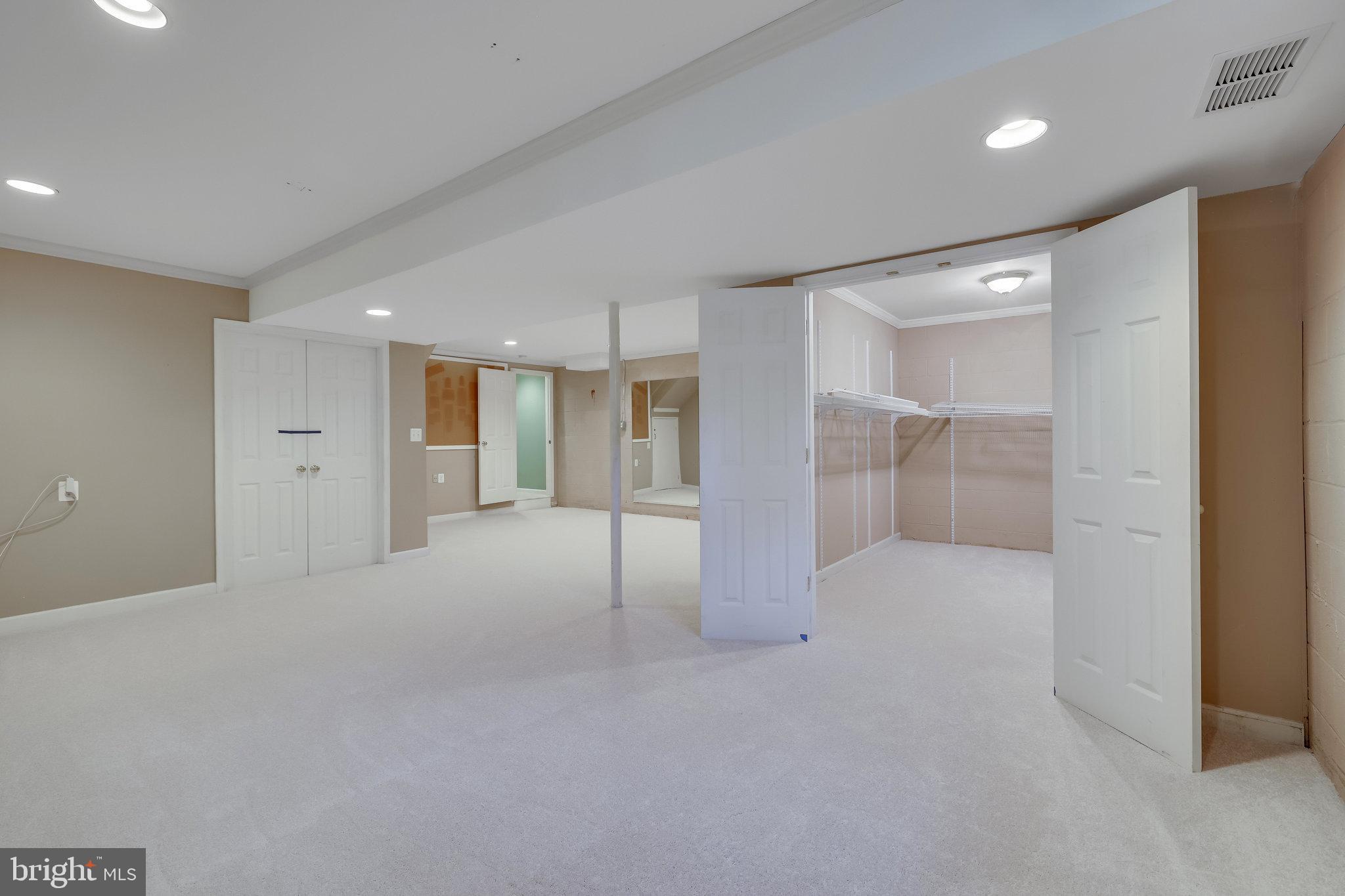 3239 Betsy Ln