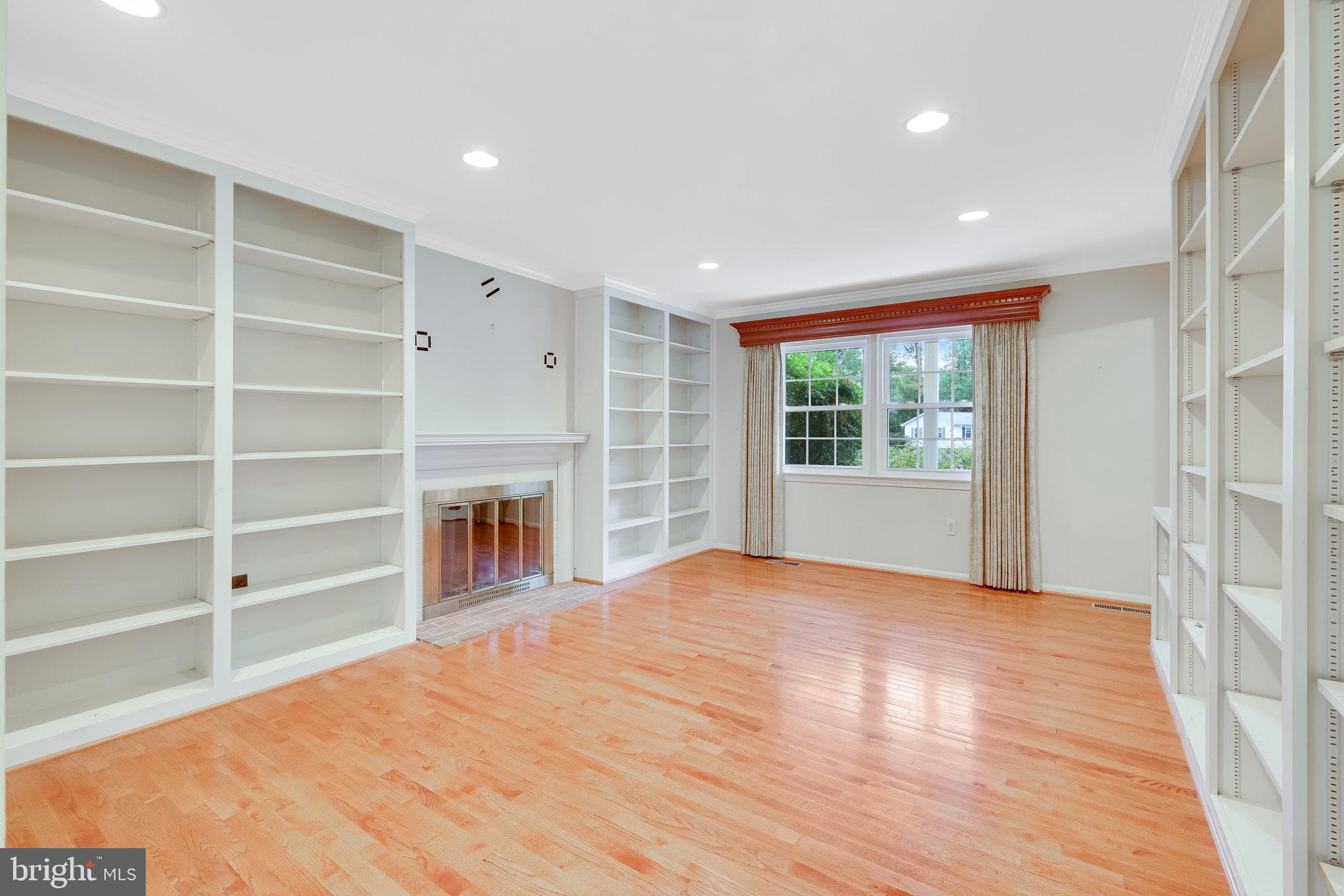 3239 Betsy Ln