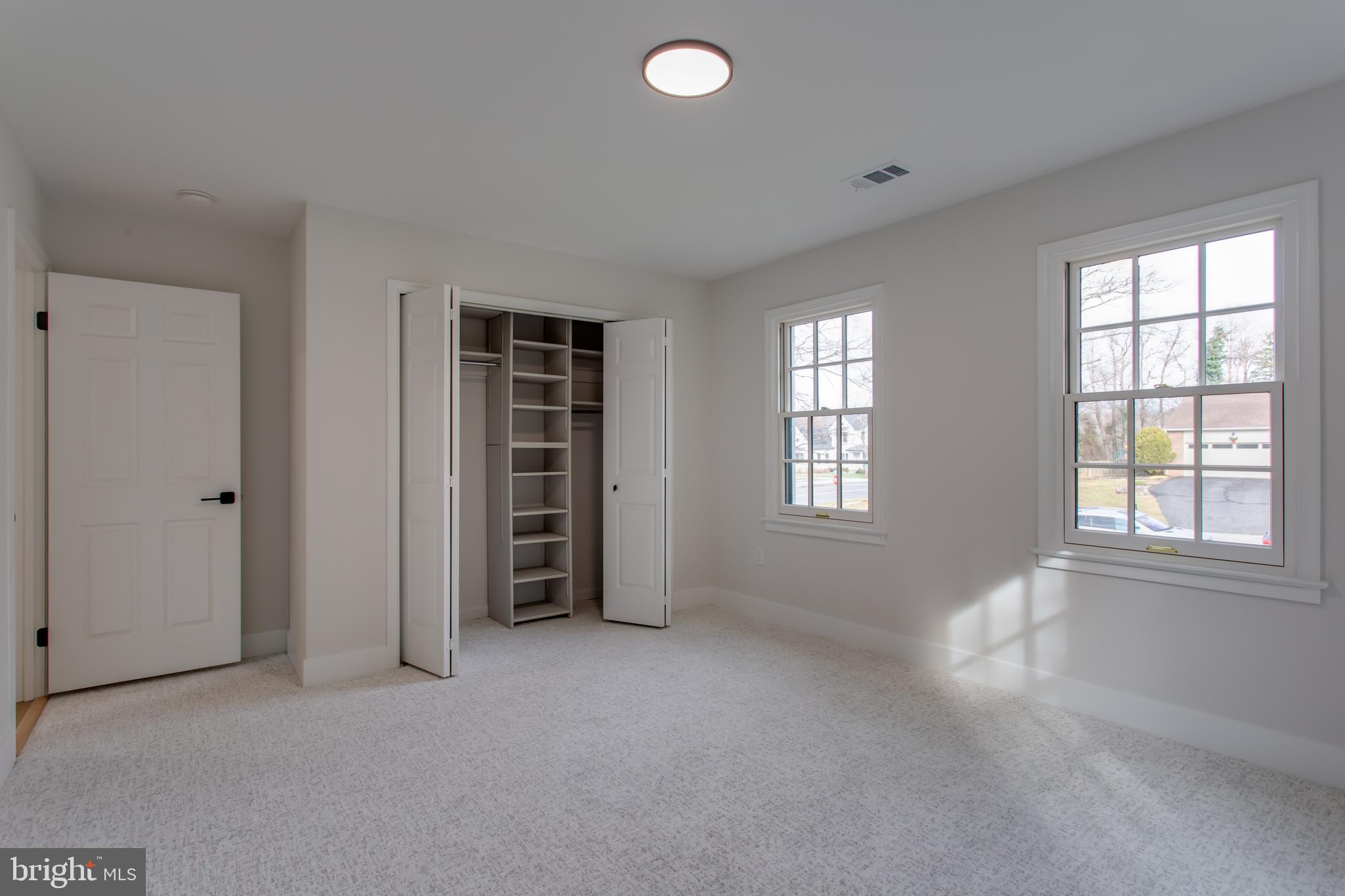 2400 Oakvale Ct NW