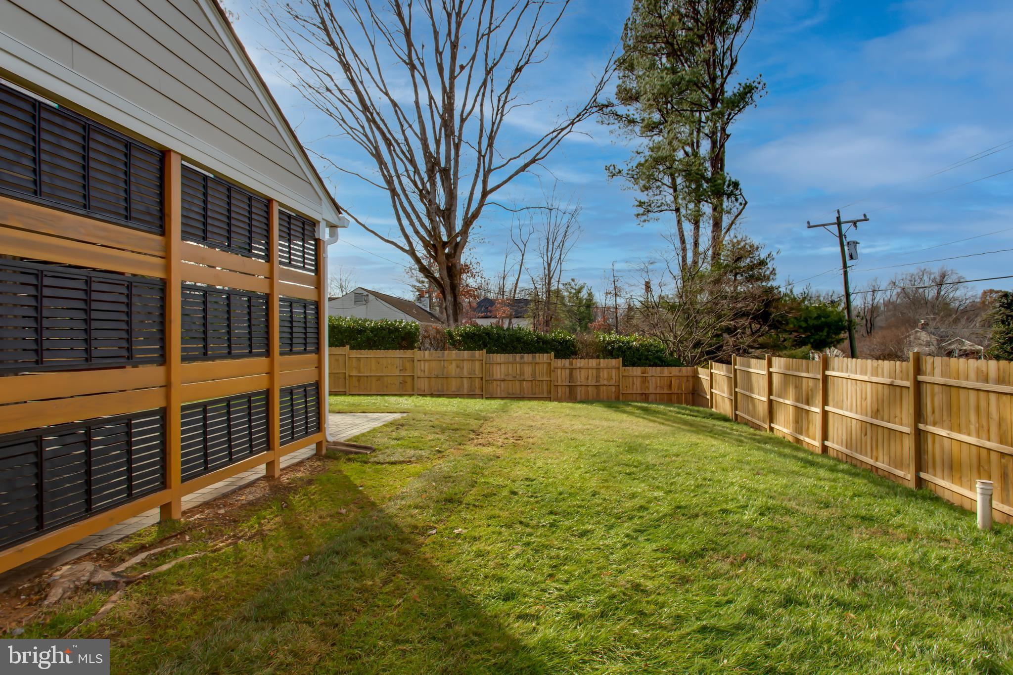 2400 Oakvale Ct NW