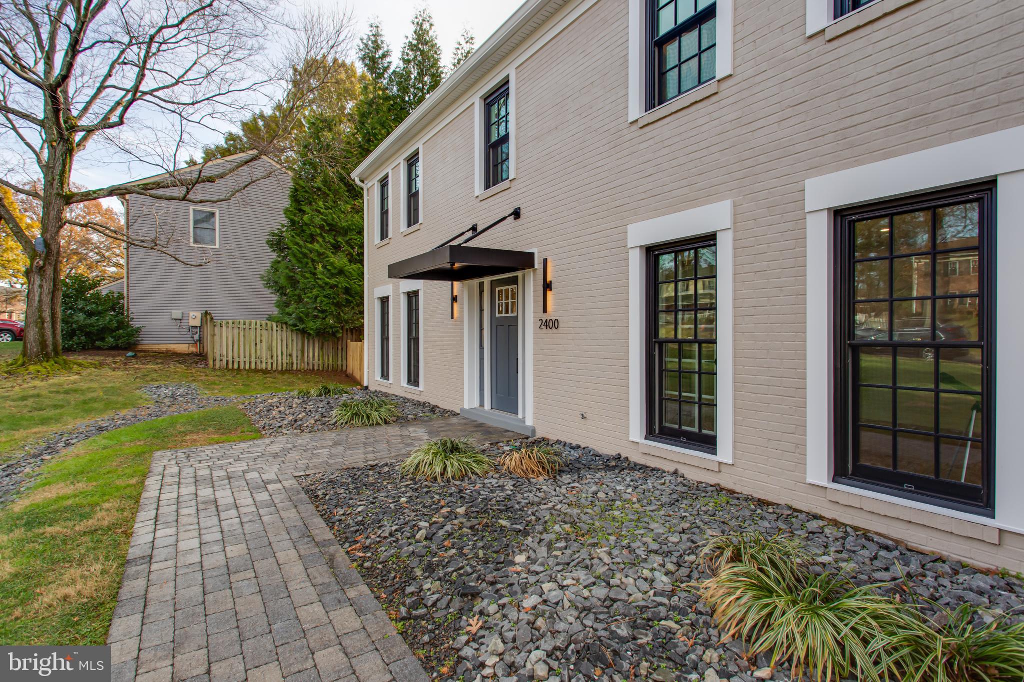 2400 Oakvale Ct NW