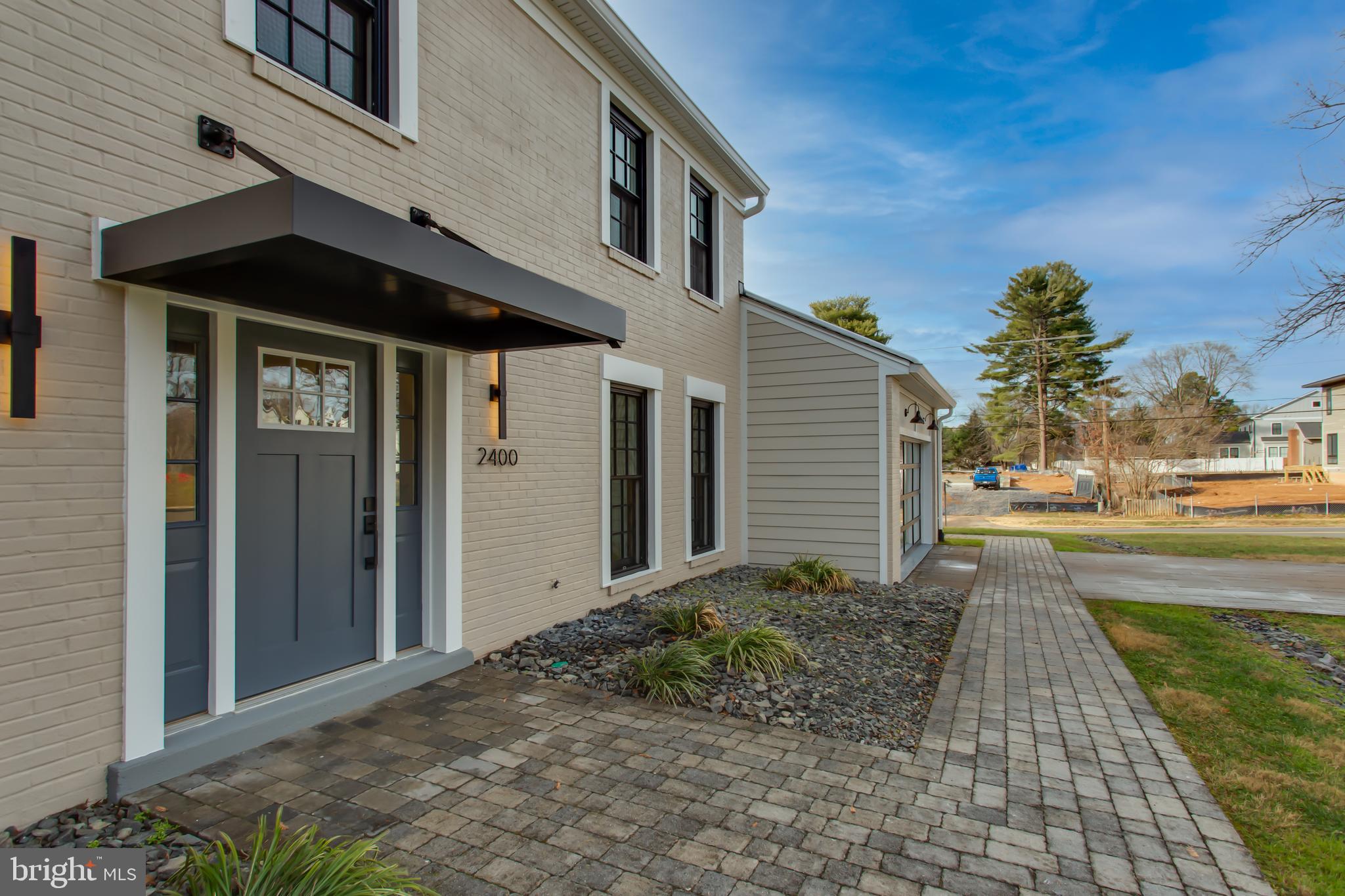 2400 Oakvale Ct NW