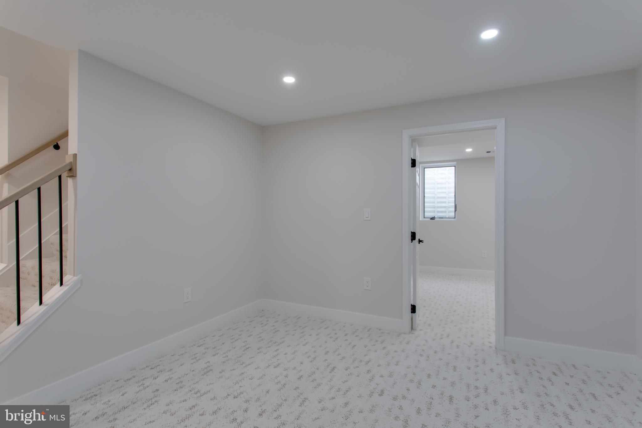 2400 Oakvale Ct NW