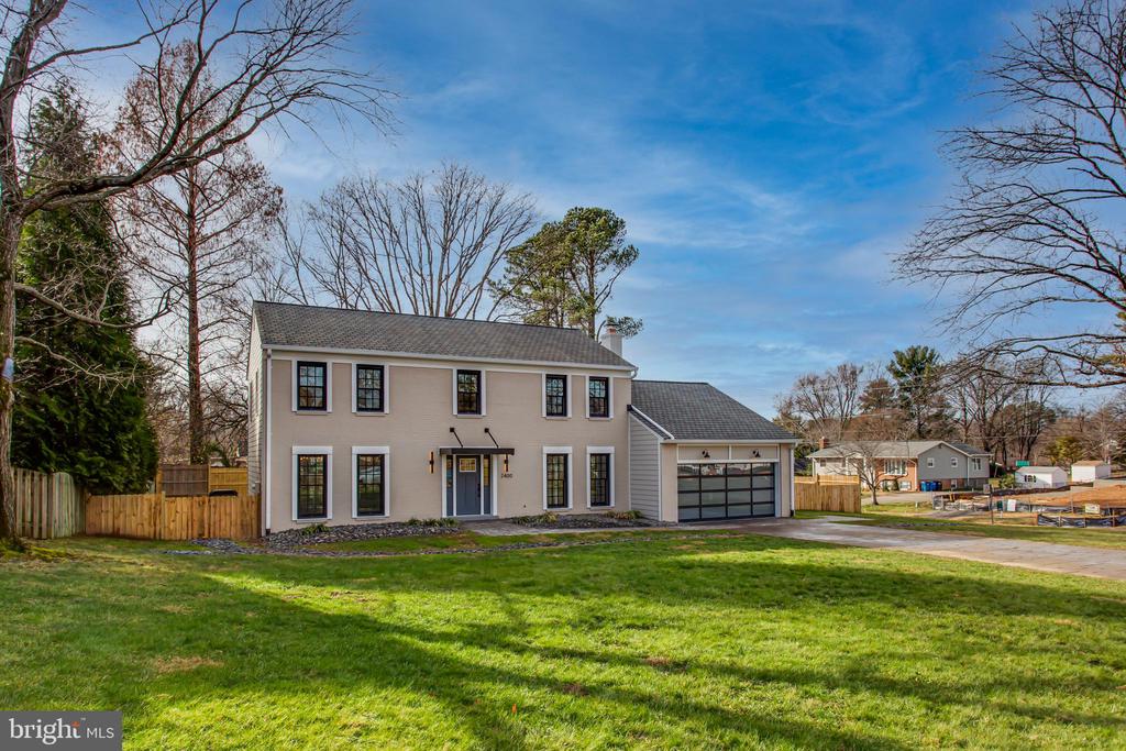 2400 Oakvale Ct NW