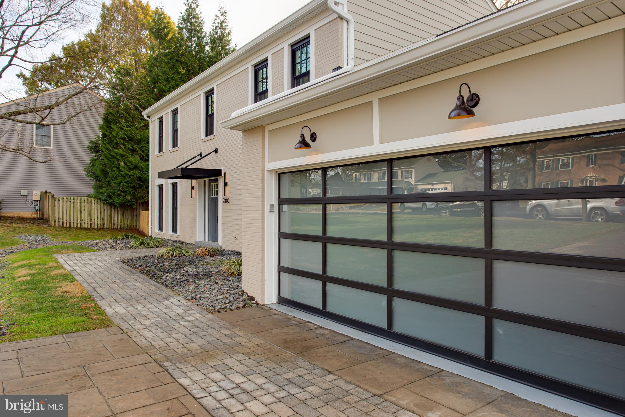 2400 Oakvale Ct NW
