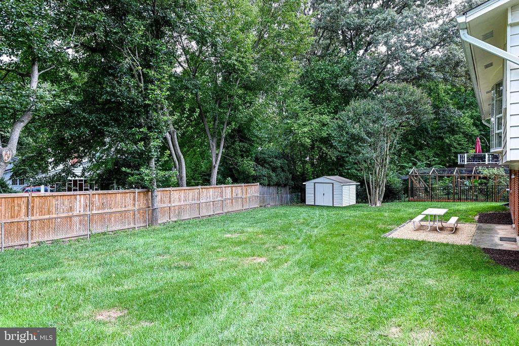 8416 STONEWALL DR