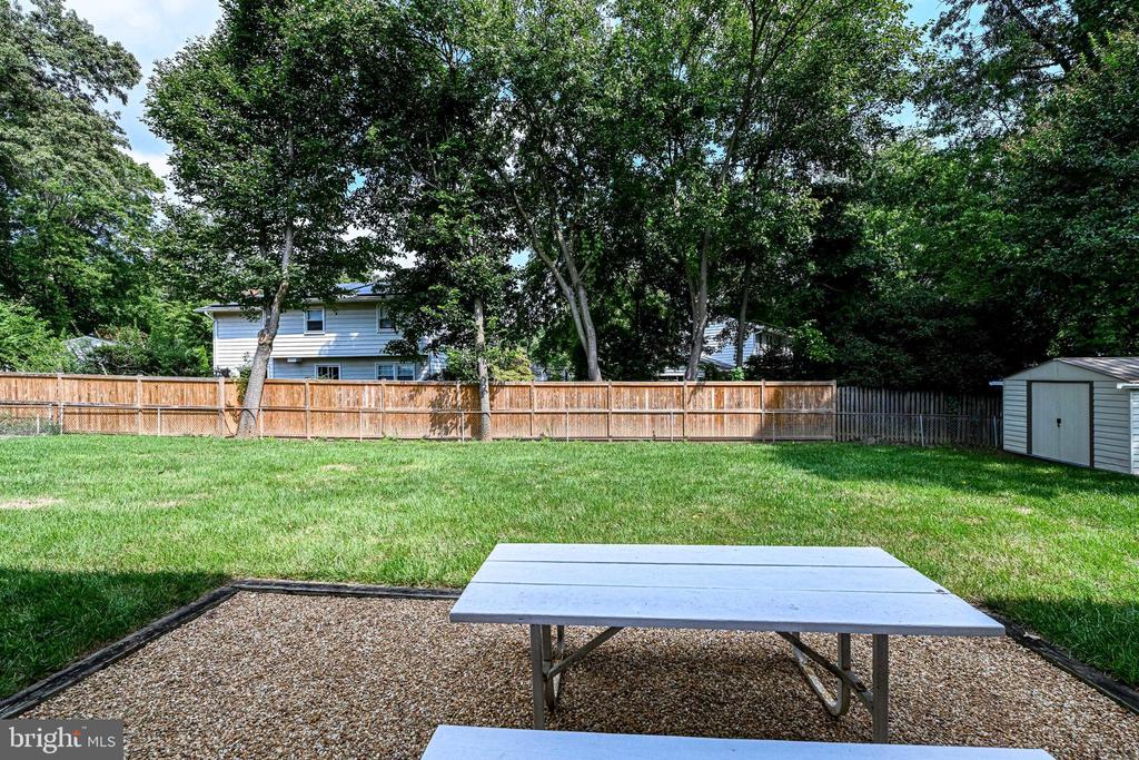 8416 STONEWALL DR