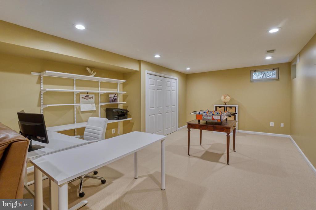 12715 Fox Woods Dr