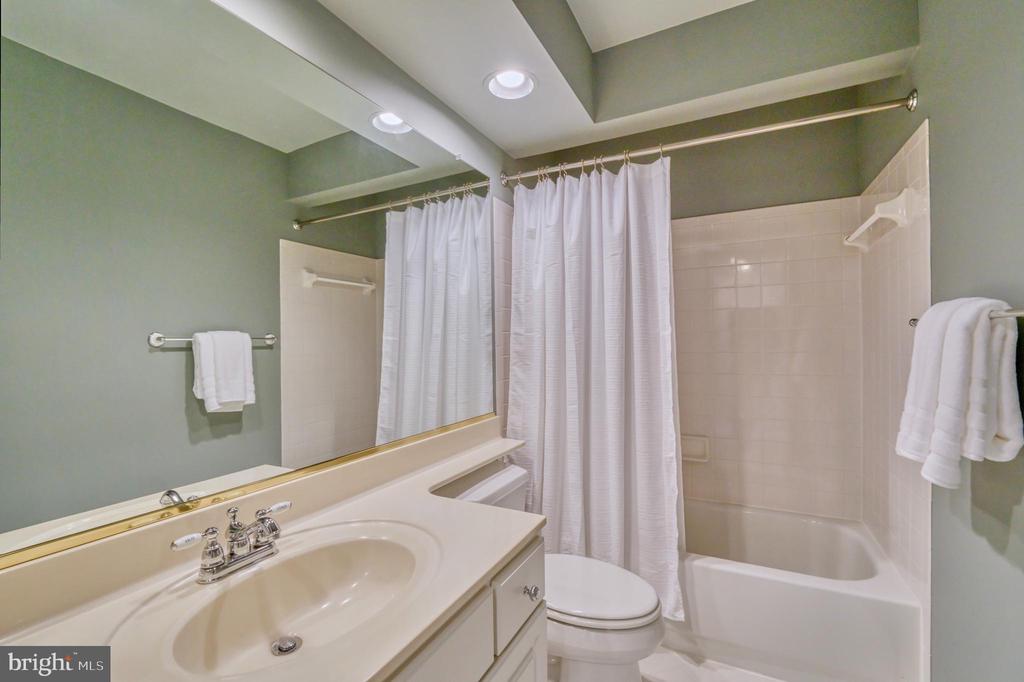 12715 Fox Woods Dr