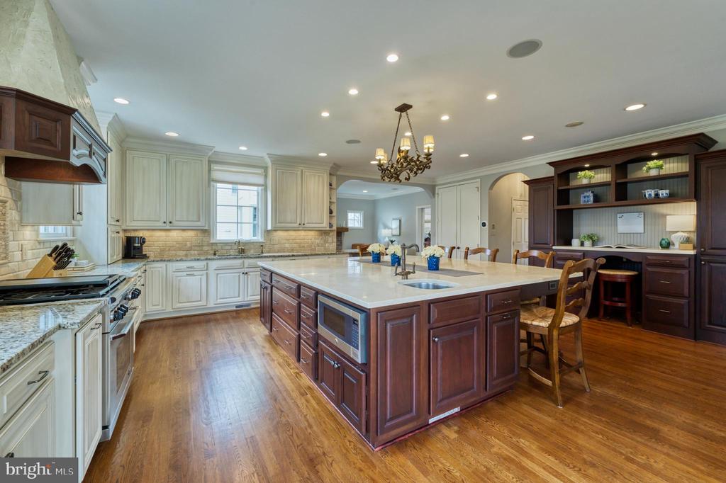 12715 Fox Woods Dr