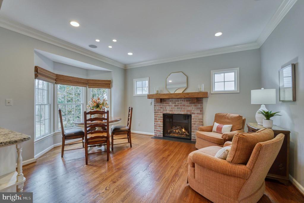 12715 Fox Woods Dr