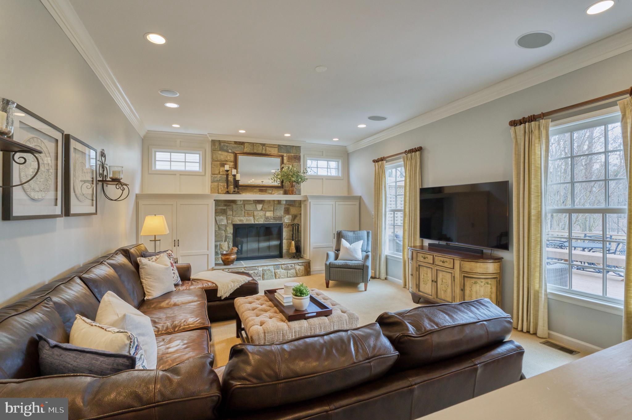 12715 Fox Woods Dr