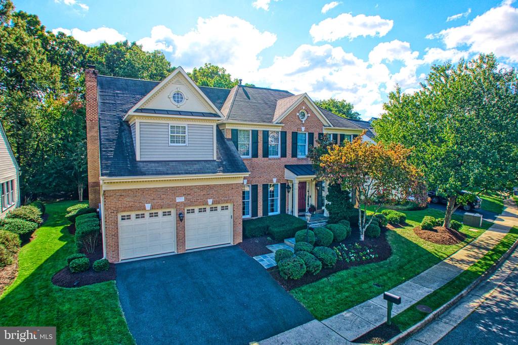12715 Fox Woods Dr