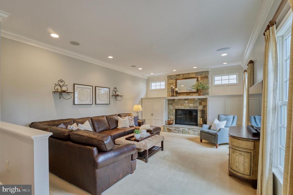 12715 Fox Woods Dr
