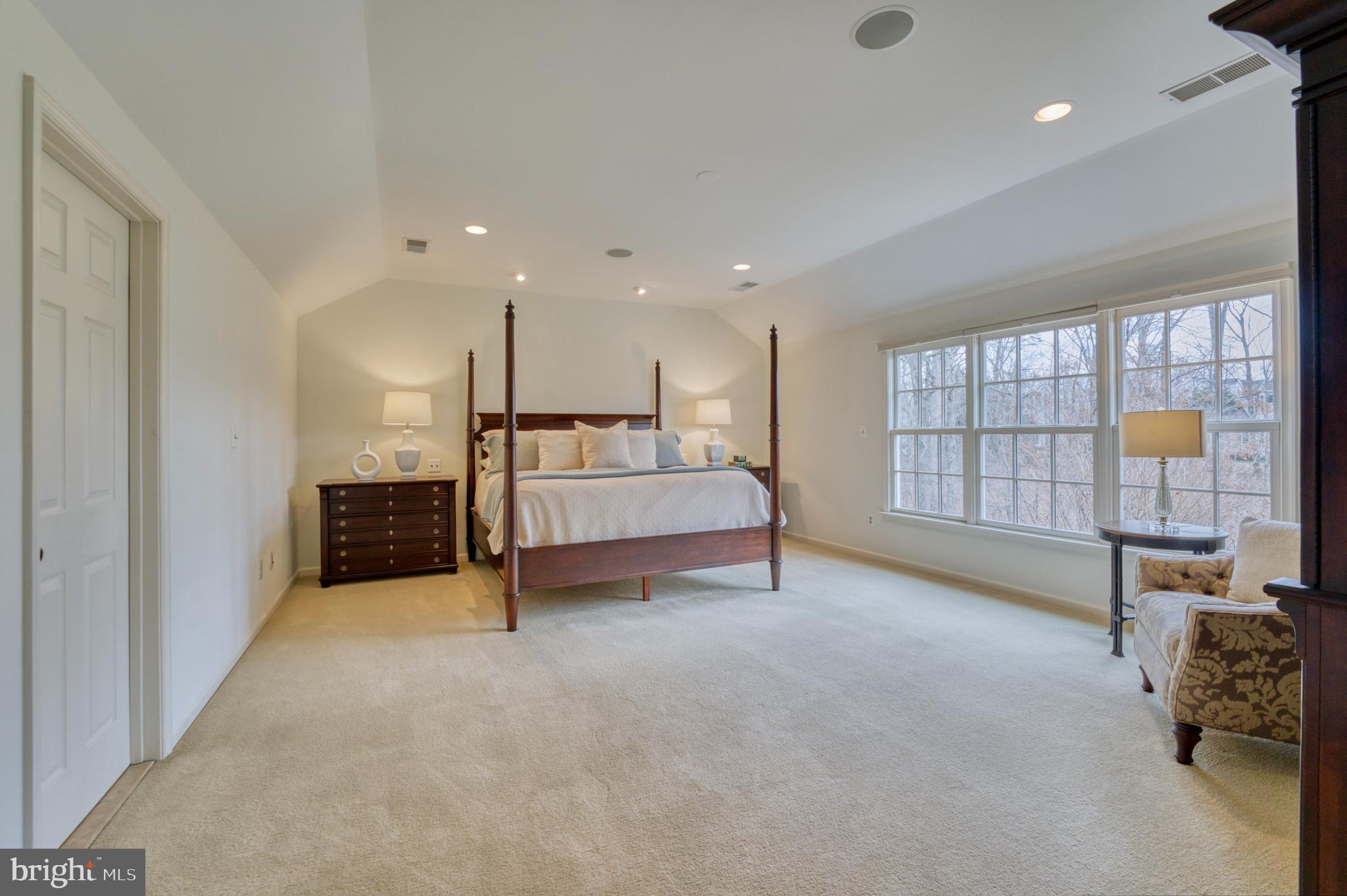 12715 Fox Woods Dr