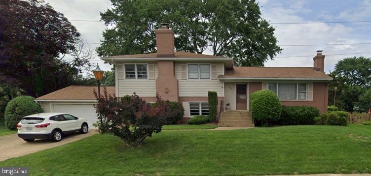 930 Fairway Dr NE