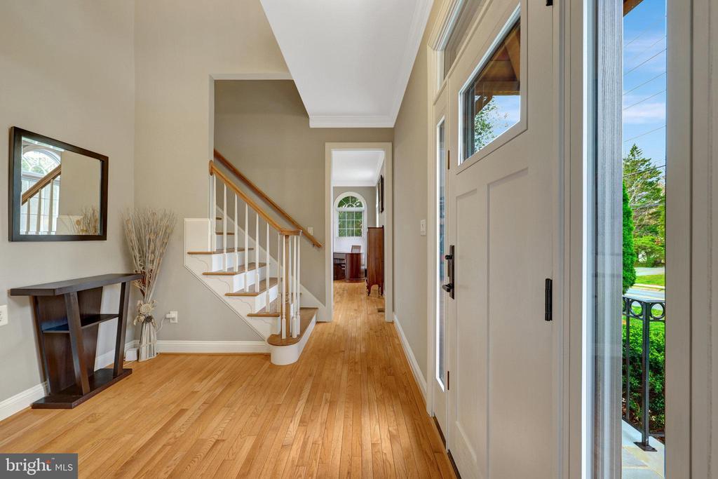 546 Malcolm Rd NW