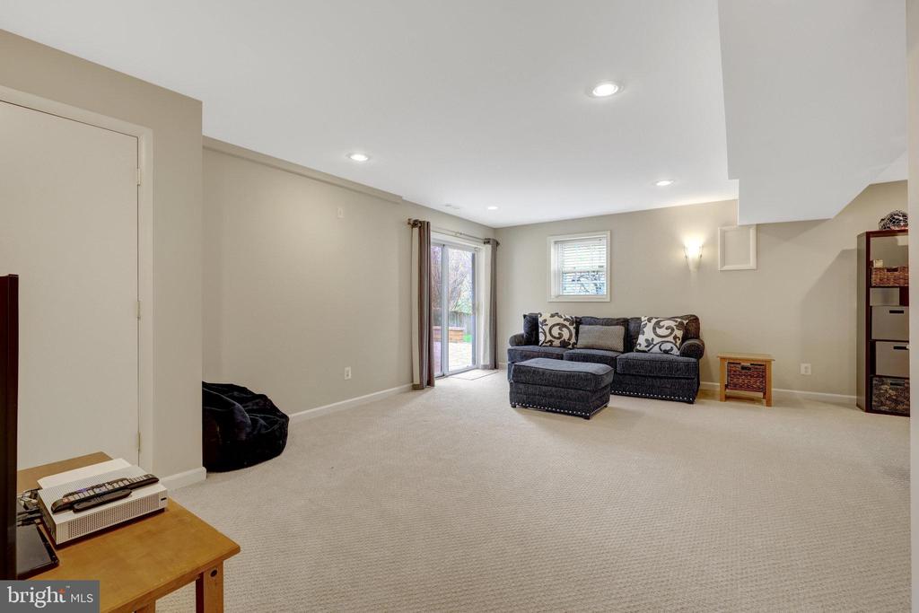 546 Malcolm Rd NW