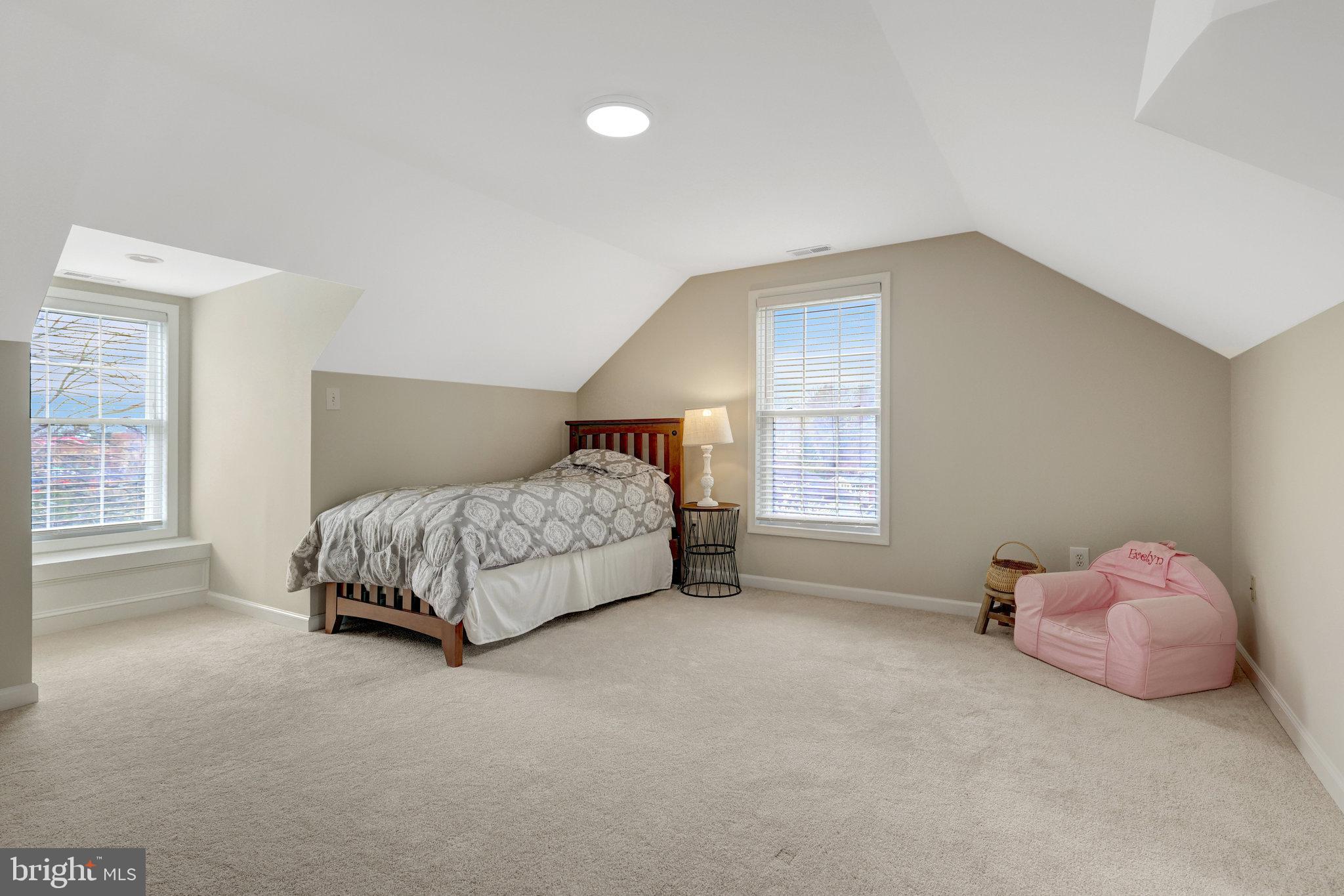 546 Malcolm Rd NW