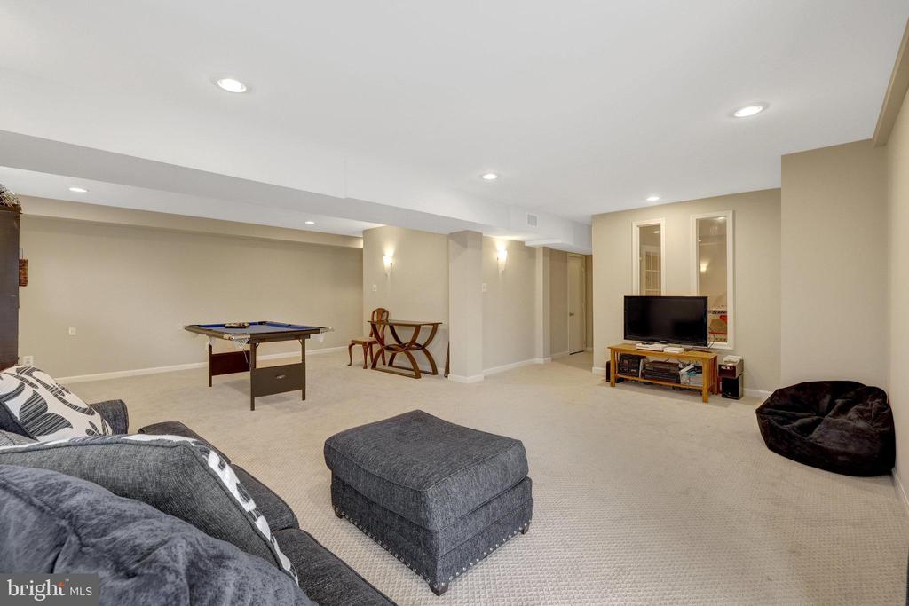 546 Malcolm Rd NW