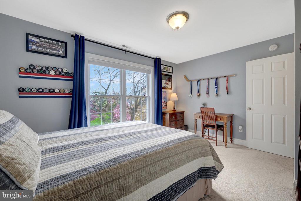 546 Malcolm Rd NW