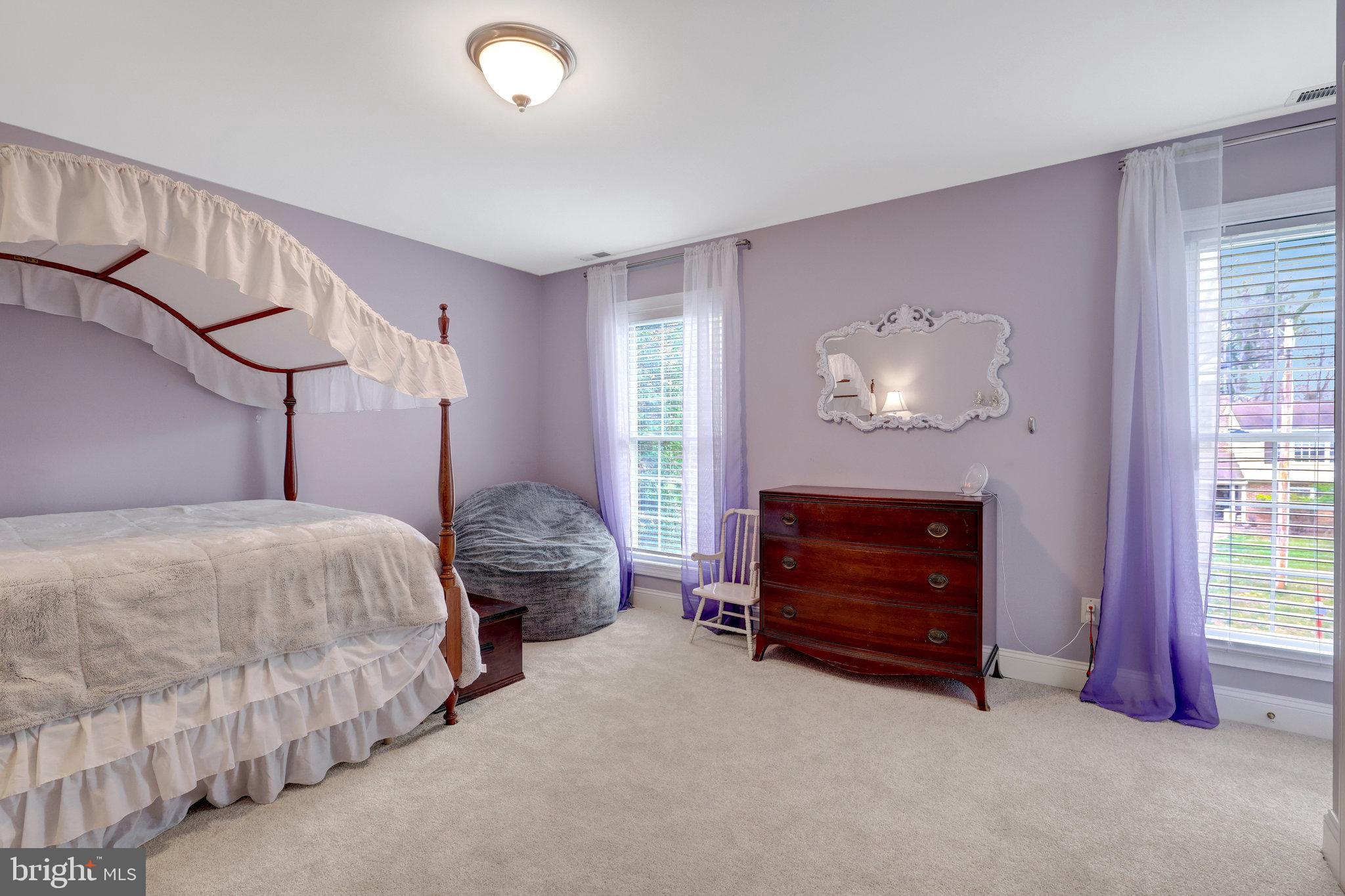 546 Malcolm Rd NW