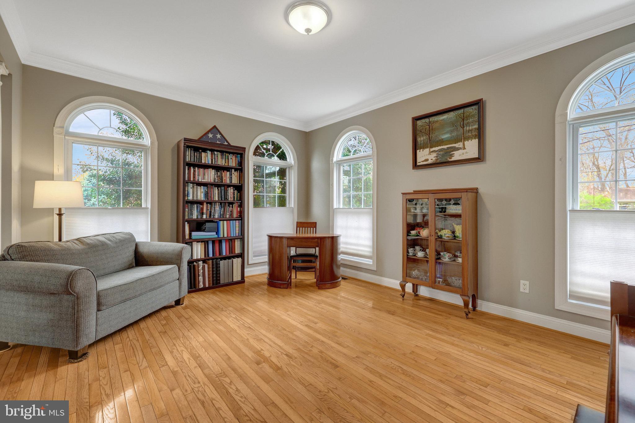 546 Malcolm Rd NW