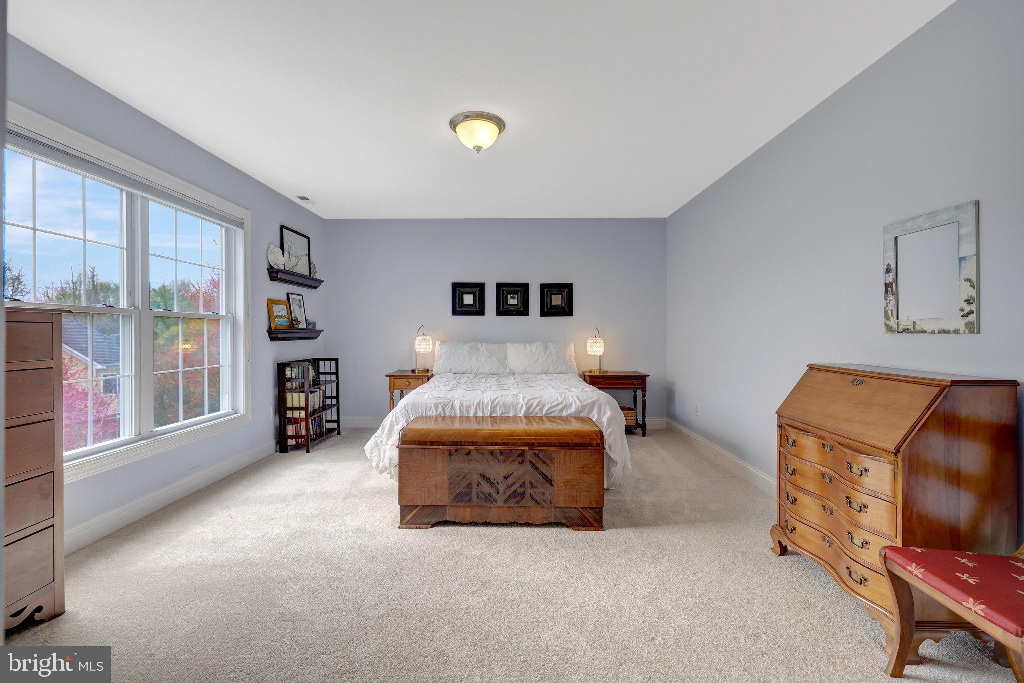 546 Malcolm Rd NW