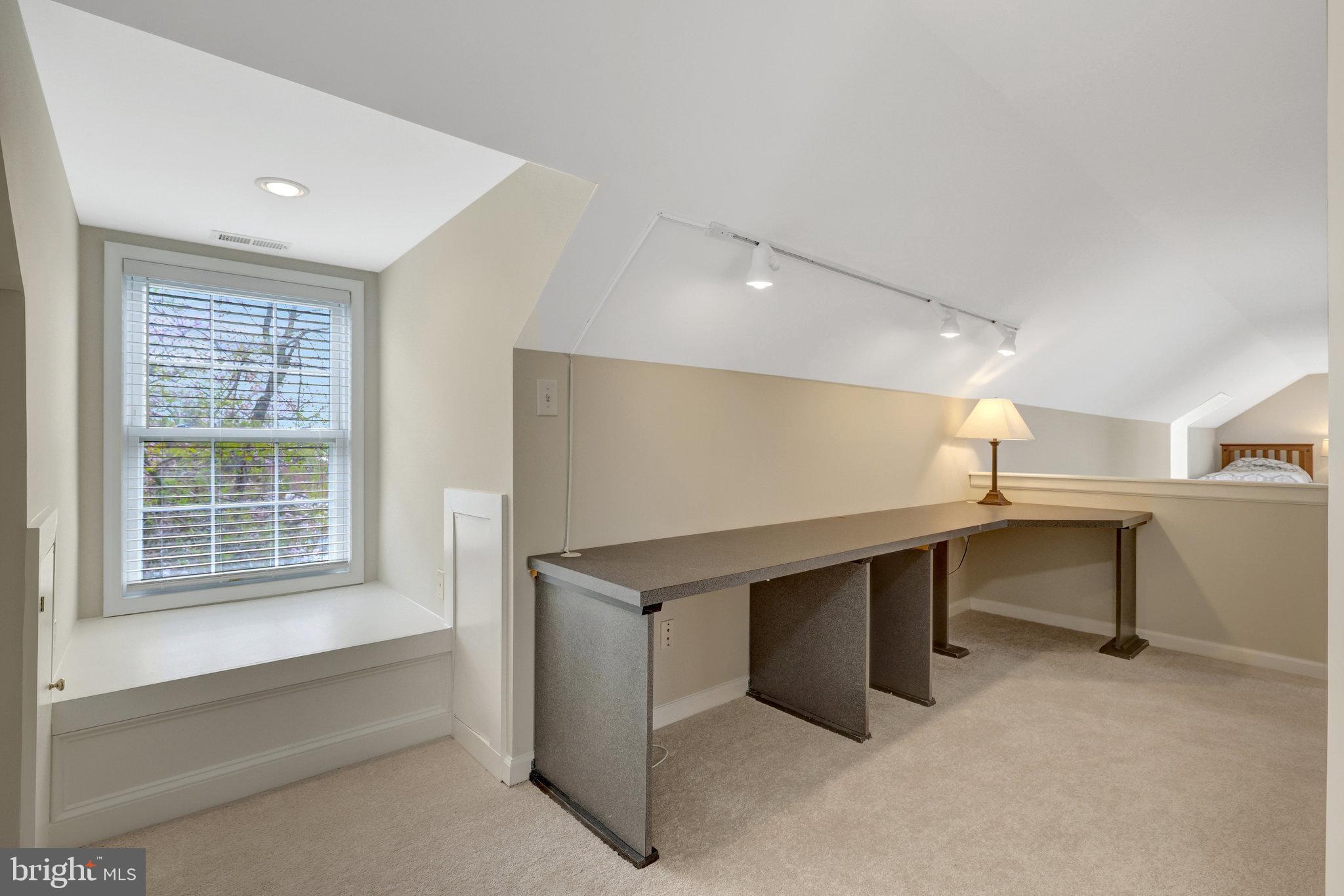 546 Malcolm Rd NW