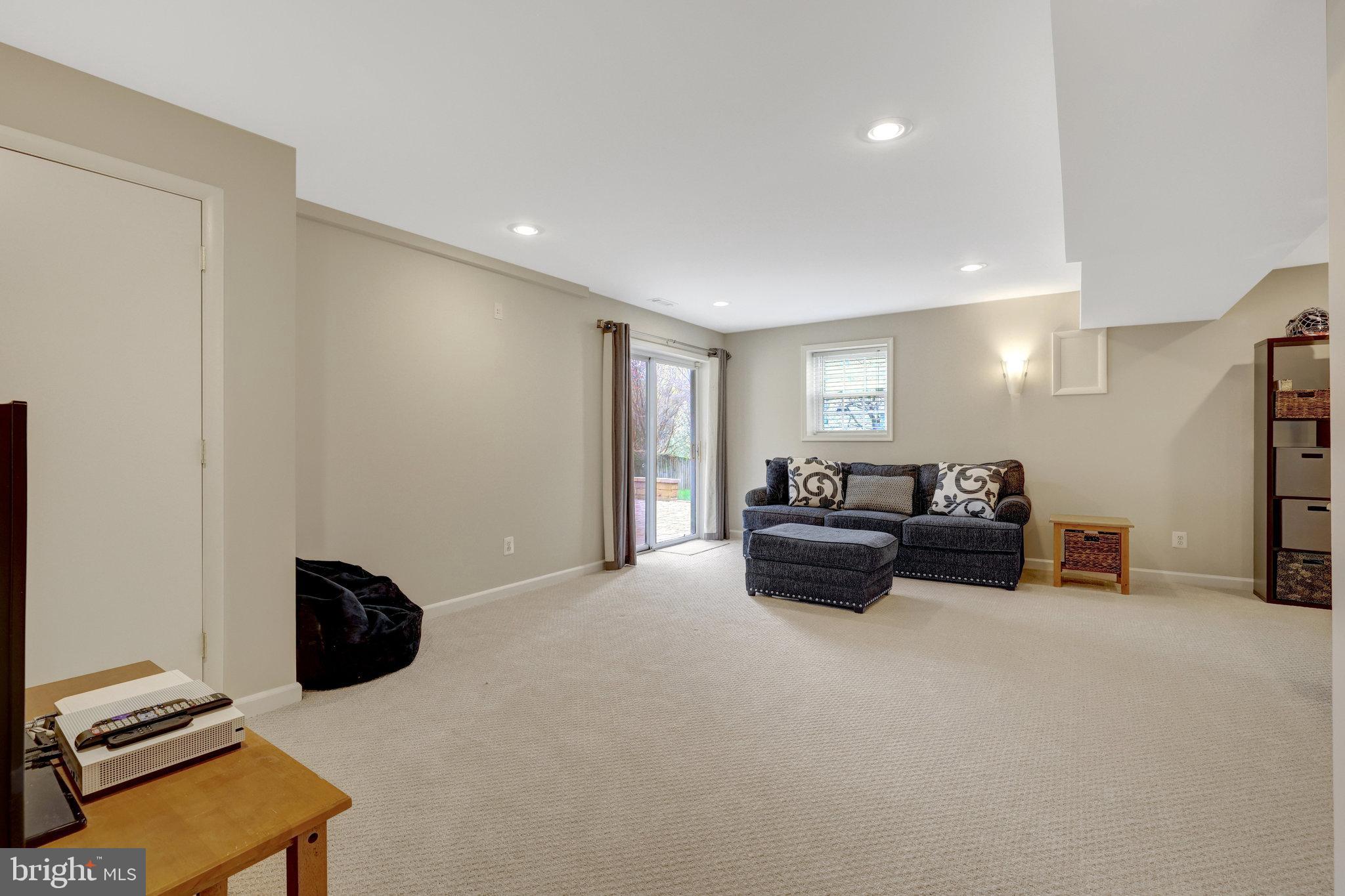 546 Malcolm Rd NW