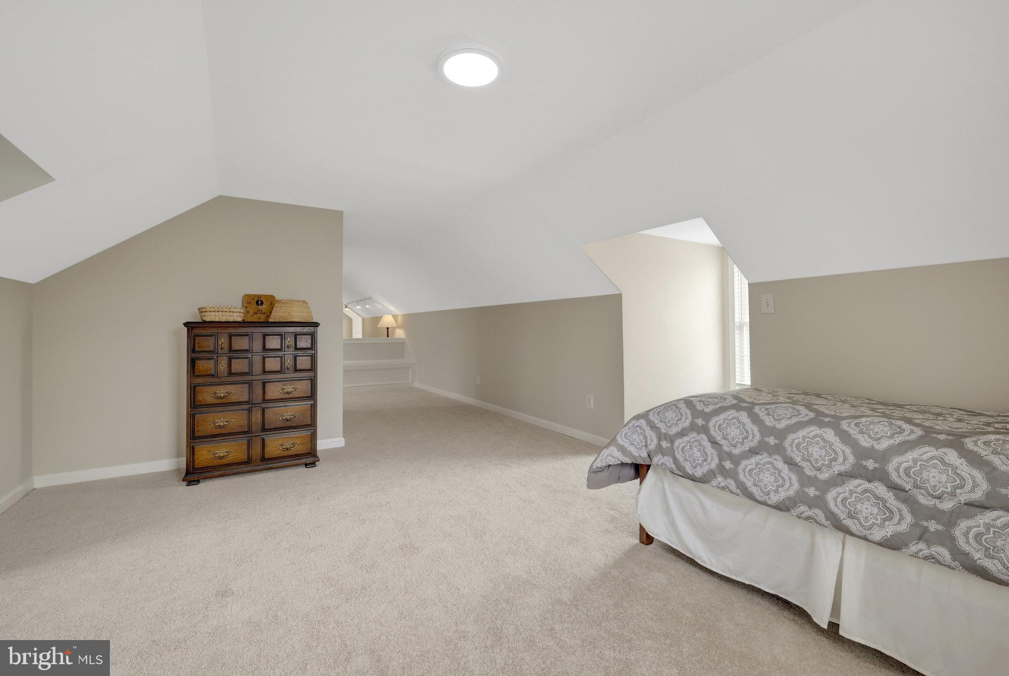 546 Malcolm Rd NW