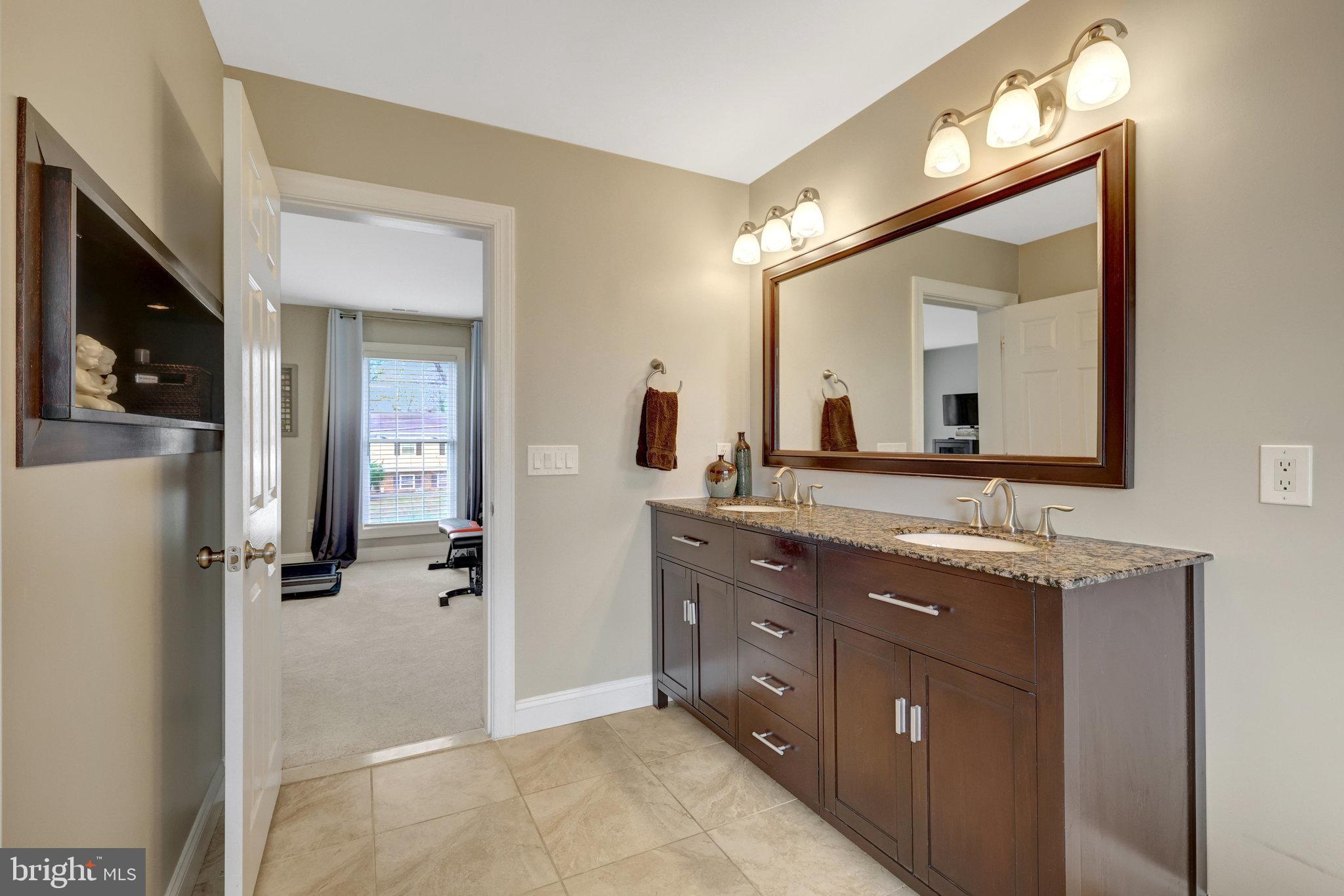 546 Malcolm Rd NW