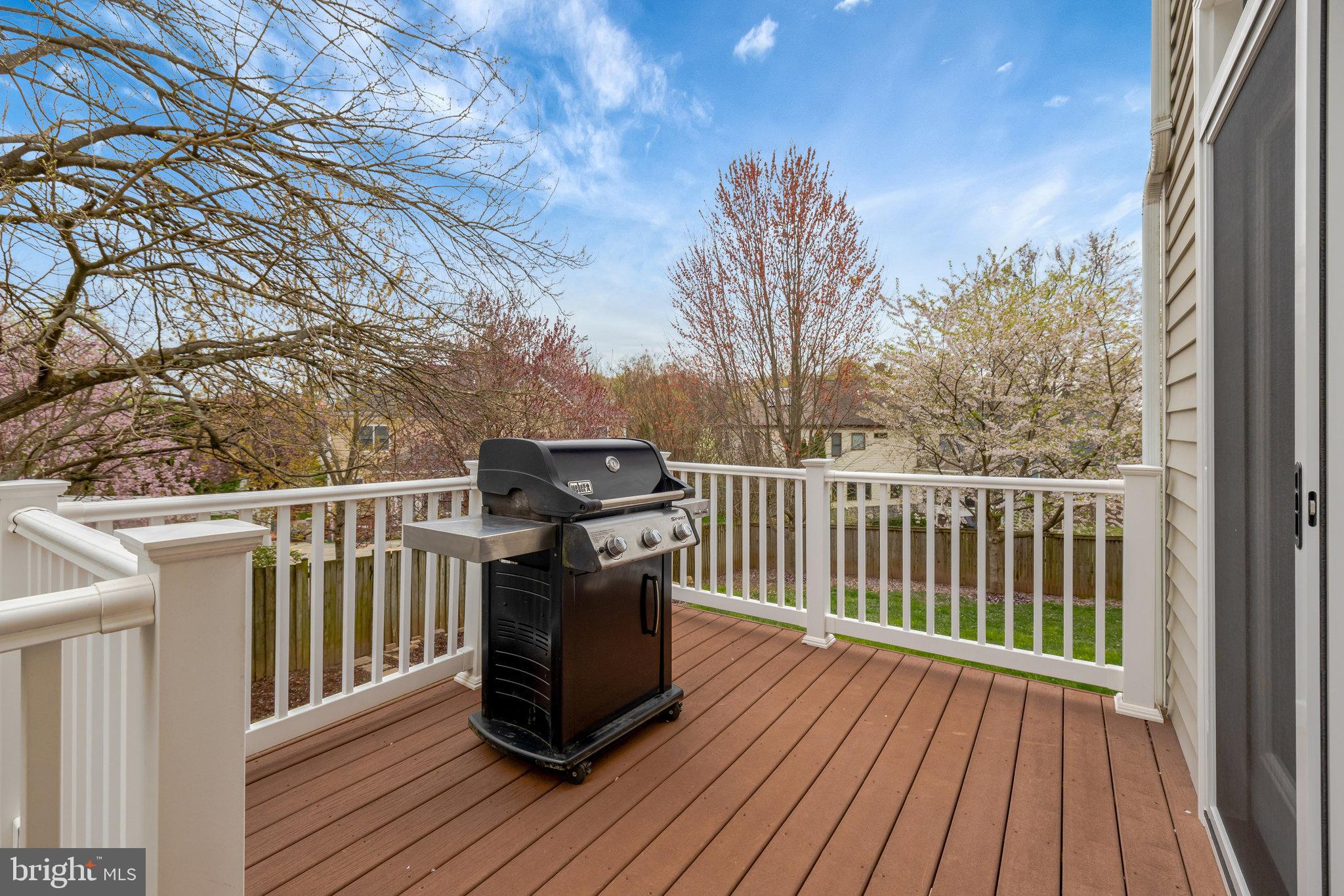 546 Malcolm Rd NW