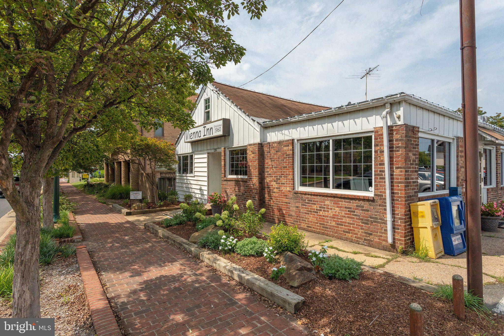 546 Malcolm Rd NW